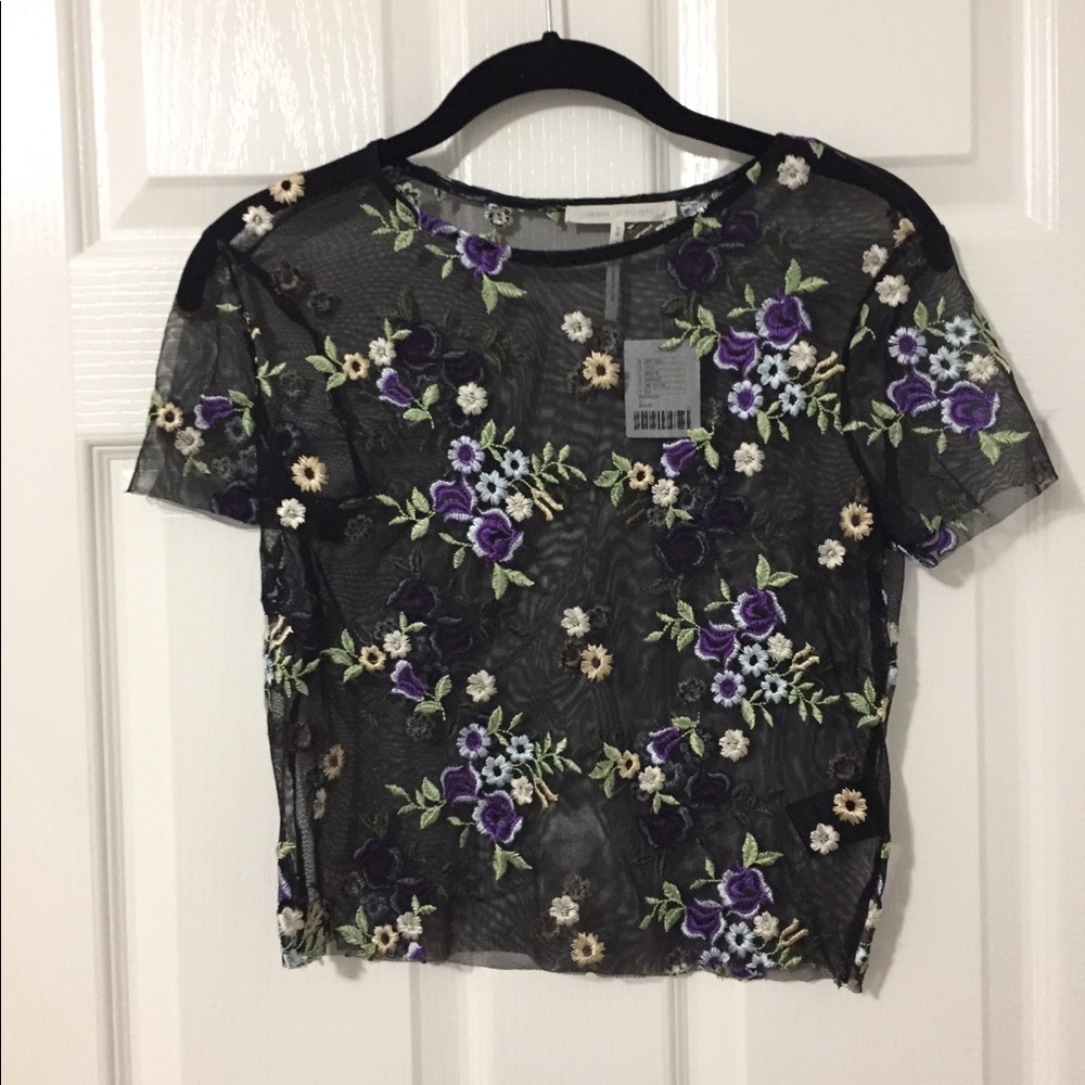 Urban Outfitters sheer floral top. NWT 🌸💐 - Picture 3 of 5